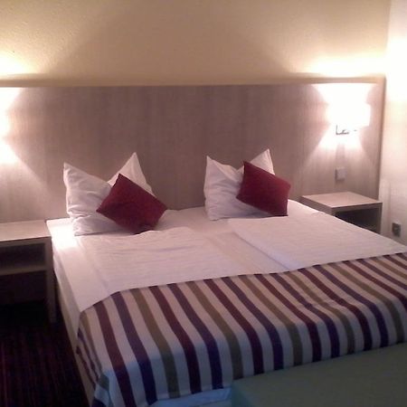 Motel Kirchheim Bad Hersfeld Ruang foto